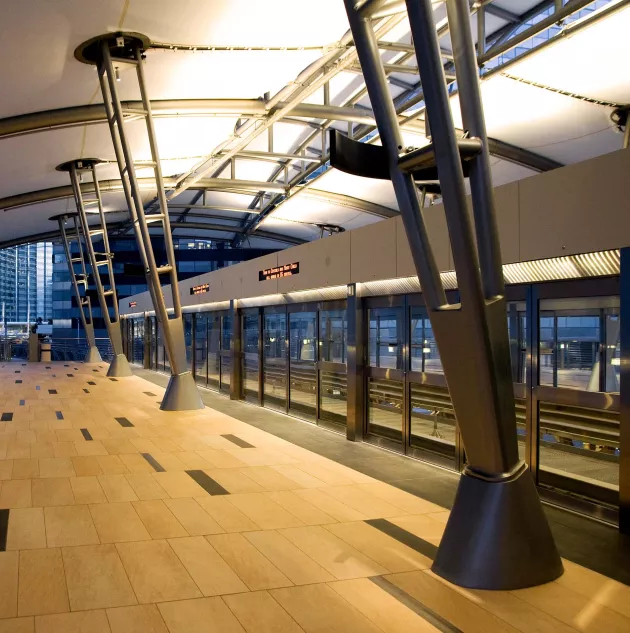 e_Stanley Platform Screen Doors Transit.jpg STANLEY automatic doors at public transit platform.