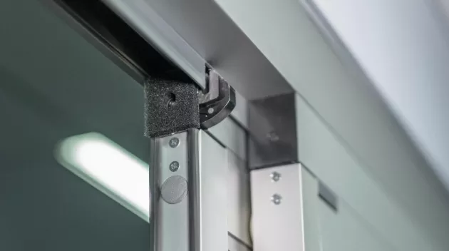 Stanley-8300-Product-Shot-closeup.jpeg A closeup of the top of the sliding door.
